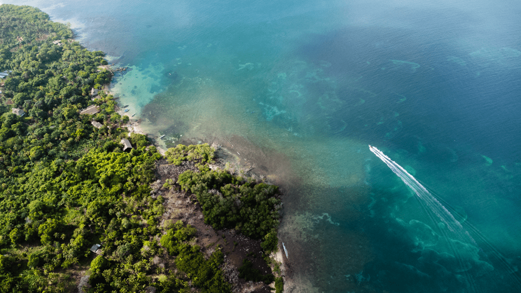 viajeros a isla fuerte en colombia